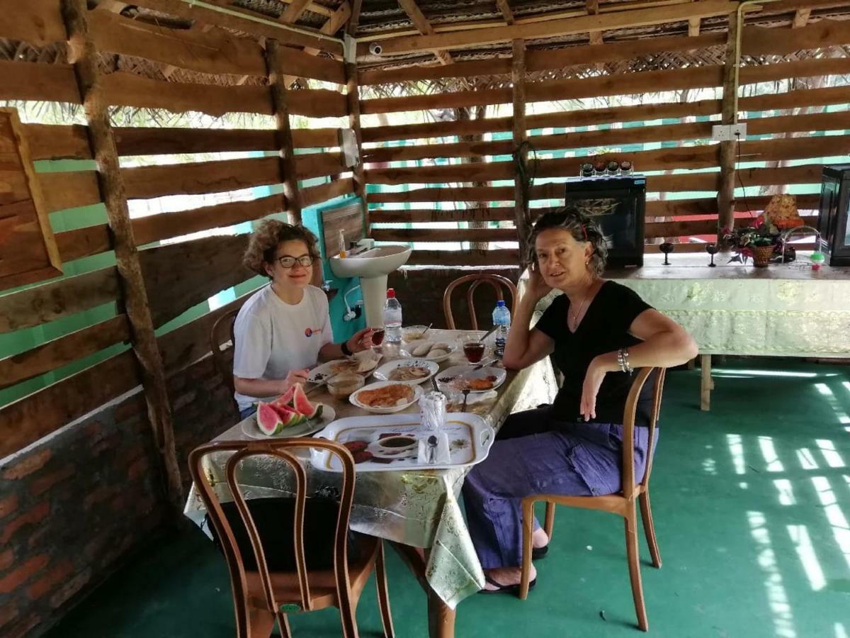 Neem Garden Guest House Батикалоа Екстериор снимка